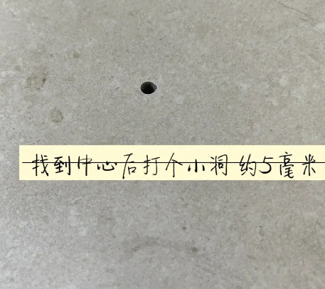 西工瓷砖空鼓维修公司专业解答在瓷砖铺贴过程中，如果砂料搅拌不均匀，将会带来以下问题