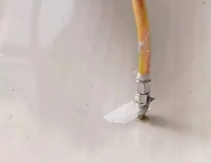 西工瓷砖空鼓维修公司专业解答在瓷砖铺贴过程中，如果使用的砂料过粗（如全部使用了粗砂），可能会导致以下问题